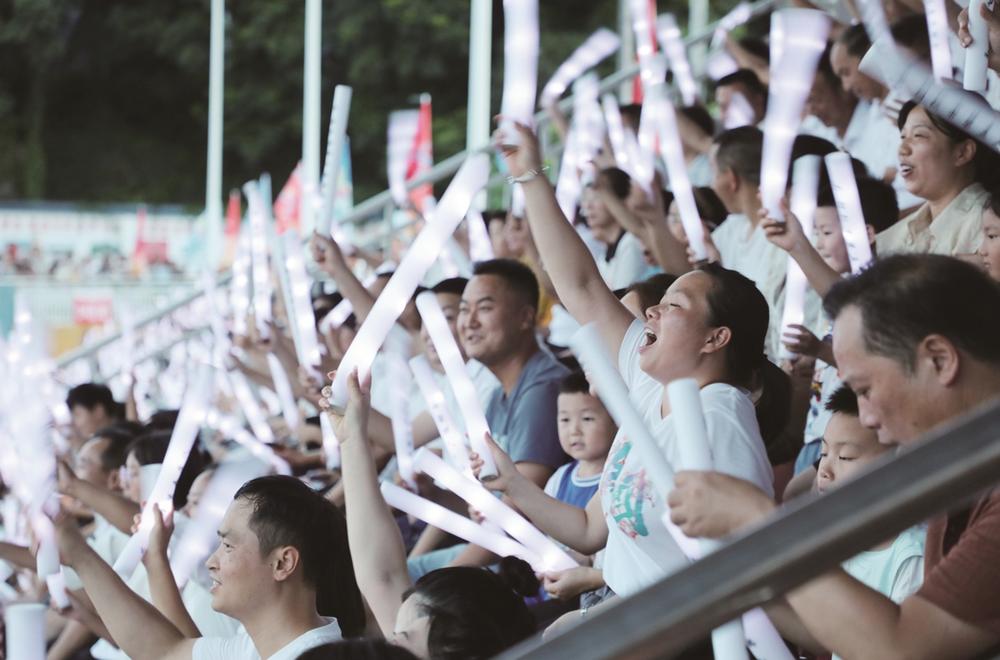 的倾情演绎, 彭韵霖, 交融