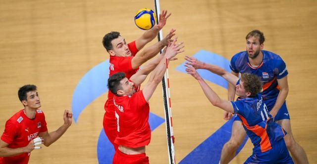 调整战术, 开局, 领先阿根廷